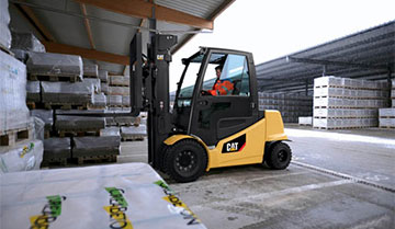 Cat lift truck lifting bags outside